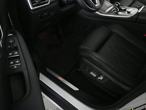 Used 2023 BMW X5 xDrive40i w/ Premium Package image 8