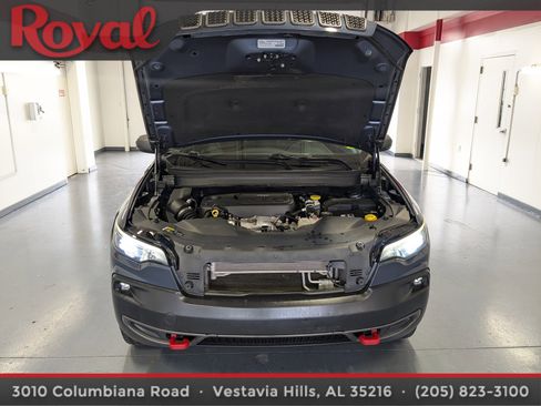 Used 2019 Jeep Cherokee Trailhawk image 24