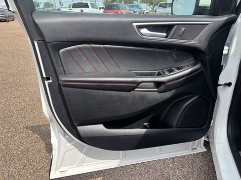 Certified 2024 Ford Edge ST-Line image 9