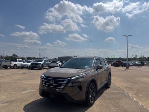 Used 2024 Nissan Rogue SV FWD image 7
