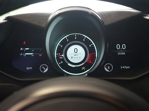 Used 2019 Aston Martin V8 Vantage Coupe RWD image 13