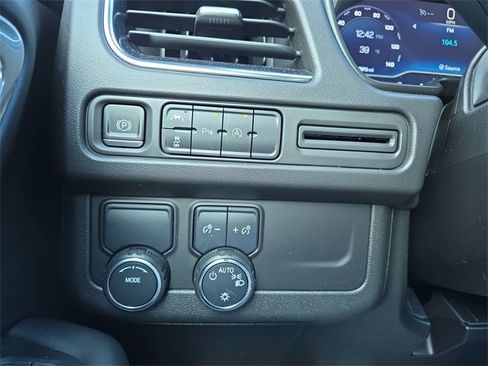 Used 2023 Chevrolet Suburban LT image 26