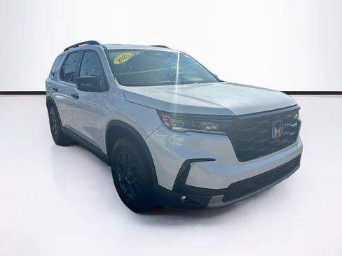 Certified 2025 Honda Pilot TrailSport image 1