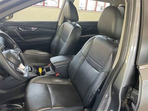 Used 2018 Nissan Rogue S AWD/4WD image 18