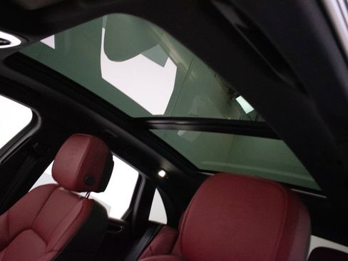 New 2026 Porsche Macan image 21