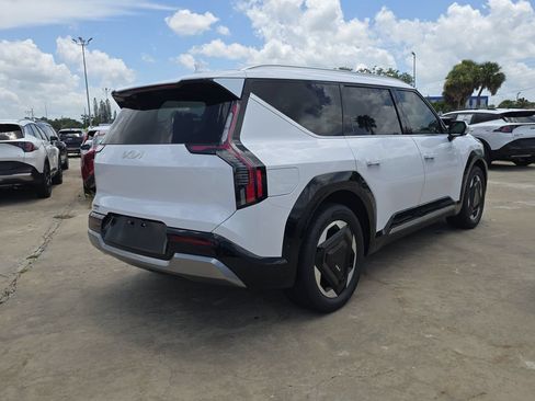 New 2026 Kia EV9 Land AWD/4WD image 8