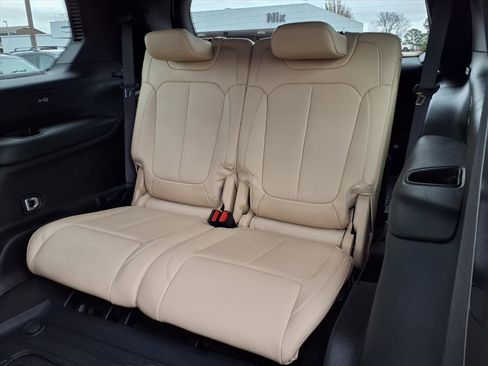 Used 2023 Jeep Grand Cherokee L Limited image 16