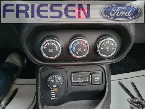 Used 2016 Jeep Renegade Trailhawk image 22