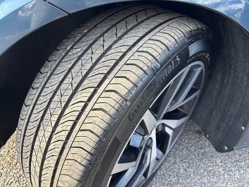 Used 2019 Volvo S60 T6 Momentum w/ Premium Package image 13