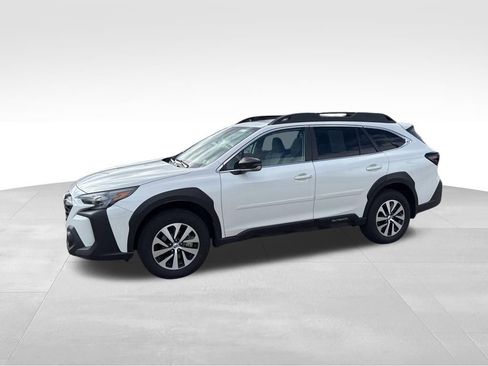 Used 2025 Subaru Outback Premium image 2
