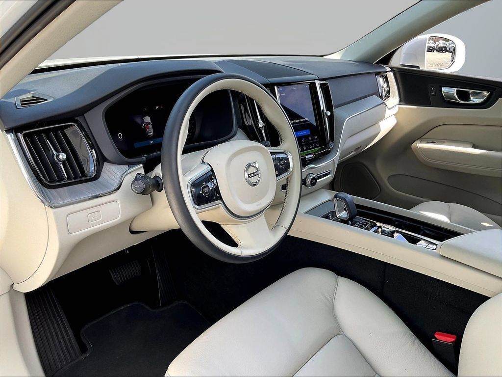 Used 2023 Volvo XC60 B5 Plus AWD/4WD image 16