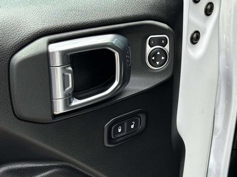 Used 2026 Jeep Wrangler Unlimited Rubicon AWD/4WD image 10