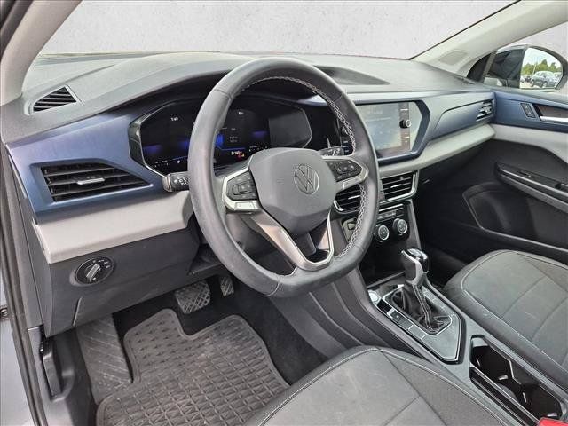 Used 2023 Volkswagen Taos SE w/ Panoramic Sunroof Package FWD image 10