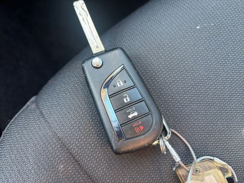 Used 2025 Toyota Corolla LE image 21