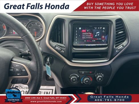 Used 2016 Jeep Cherokee Sport image 15