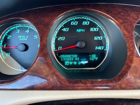 Used 2010 Buick Lucerne CXL w/ Driver Confidence Package image 8