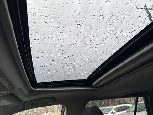 Used 2021 Toyota RAV4 XLE image 21