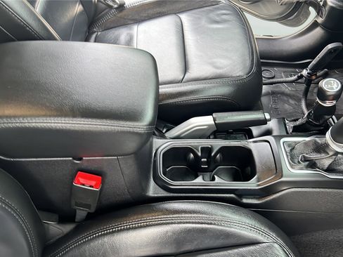 Used 2019 Jeep Wrangler Unlimited Sahara image 21