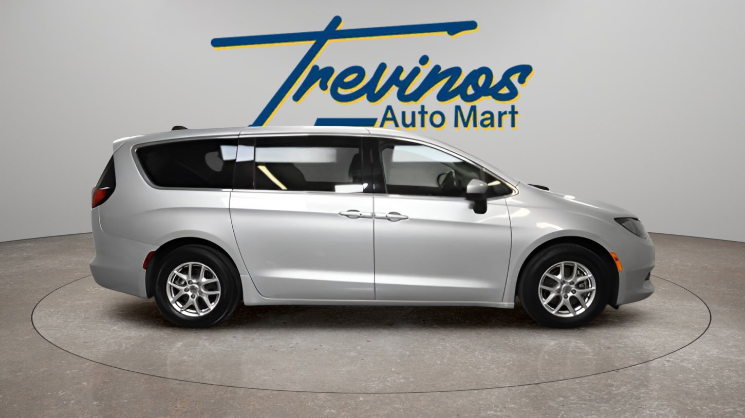 Used 2023 Chrysler Voyager LX FWD image 5