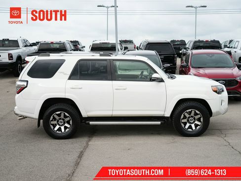 Used 2018 Toyota 4Runner TRD Off-Road Premium AWD/4WD image 4