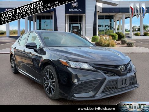 Used 2021 Toyota Camry SE FWD image 1