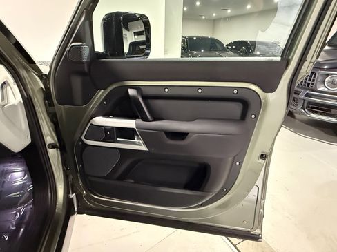 Used 2022 Land Rover Defender 110 S image 38