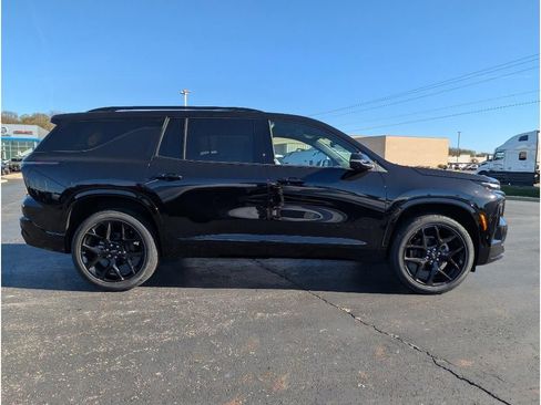 New 2026 Chevrolet Traverse RS w/ LPO, Floor Liner Package image 8