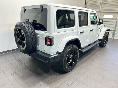 Used 2021 Jeep Wrangler Unlimited Sahara AWD/4WD image 3