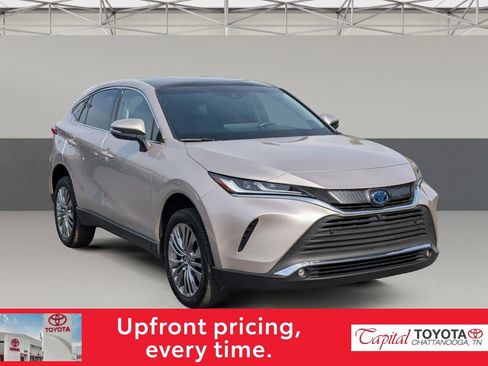 Used 2023 Toyota Venza Limited image 2