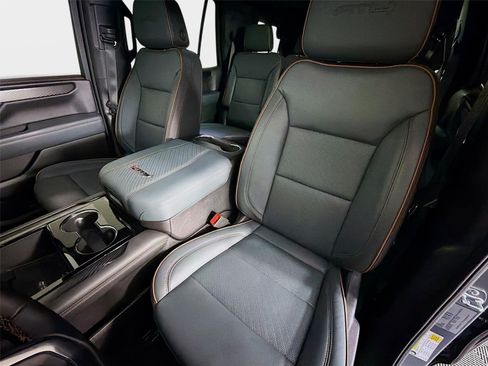 Certified 2025 GMC Yukon AT4 w/ AT4 Premium Package AWD/4WD image 11