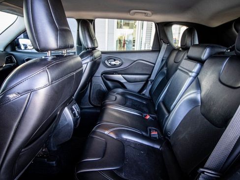 Used 2019 Jeep Cherokee Latitude Plus image 41