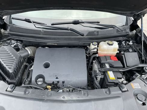 Used 2021 Chevrolet Traverse LT image 33