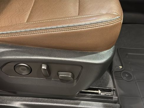 Used 2022 Chevrolet Suburban High Country image 13