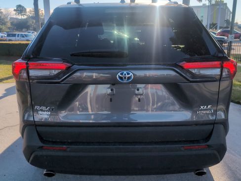 Used 2021 Toyota RAV4 XLE image 9