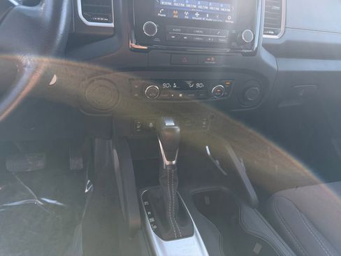 Used 2022 Nissan Frontier SV image 11