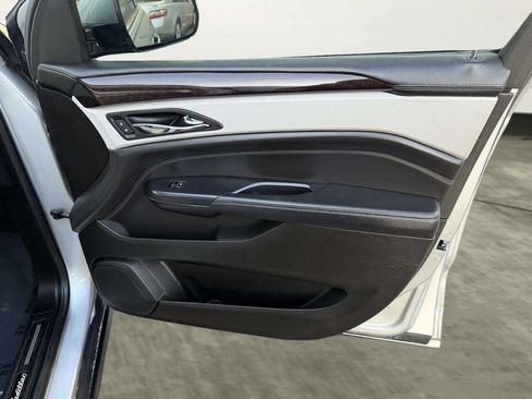 Used 2014 Cadillac SRX Luxury w/ Driver Awareness Package image 29