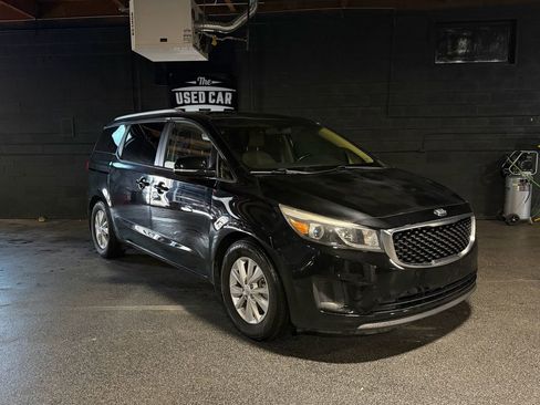 Used 2018 Kia Sedona LX w/ LX Essentials Premium Package FWD image 7