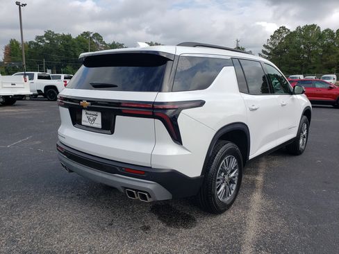 New 2026 Chevrolet Traverse LT w/ LPO, Floor Liner Package image 3