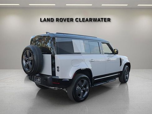 New 2026 Land Rover Defender 110 X-Dynamic SE image 5