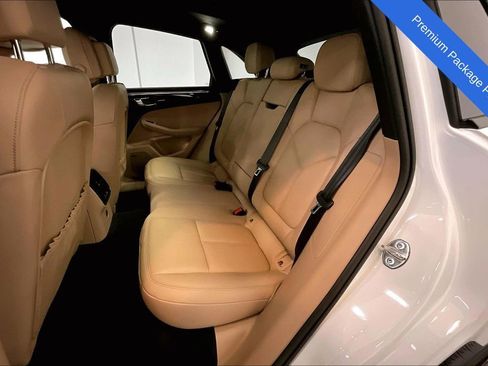 Used 2025 Porsche Macan AWD/4WD image 27