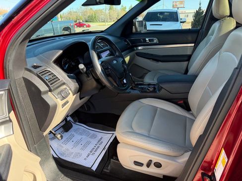 Used 2019 Ford Explorer XLT w/ Equipment Group 202A image 10