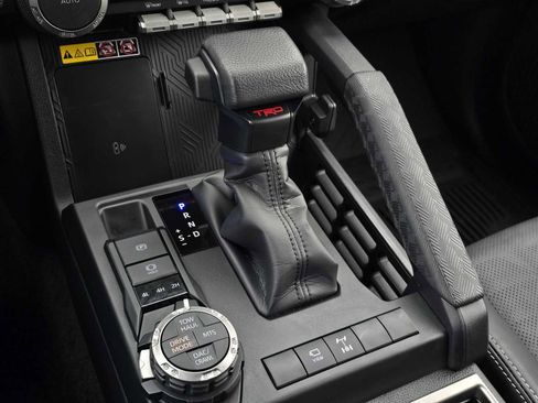 Certified 2025 Toyota 4Runner TRD Off-Road Premium image 29