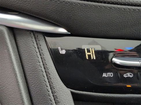 Used 2025 Cadillac XT6 Luxury image 16