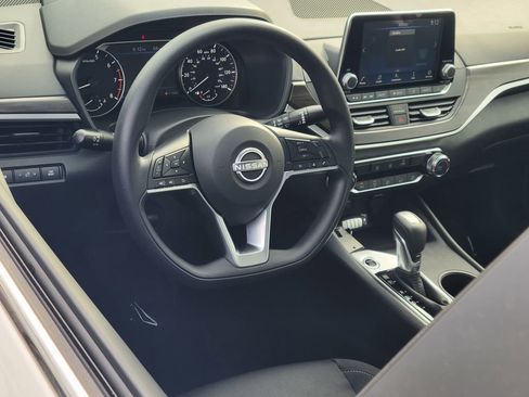 New 2025 Nissan Altima 2.5 SV image 3