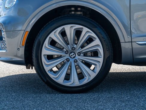 Used 2023 Bentley Bentayga AWD/4WD image 11