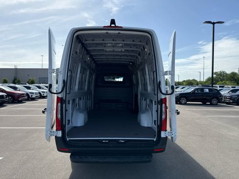 Certified 2025 Mercedes-Benz Sprinter 2500 image 9