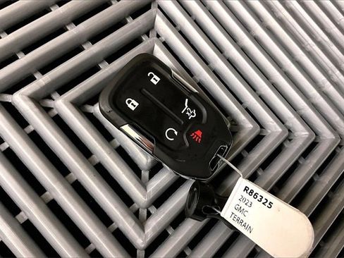 Used 2023 GMC Terrain SLT w/ Tech Package image 10