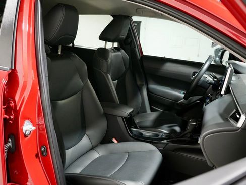 Used 2022 Toyota Corolla Cross XLE image 24