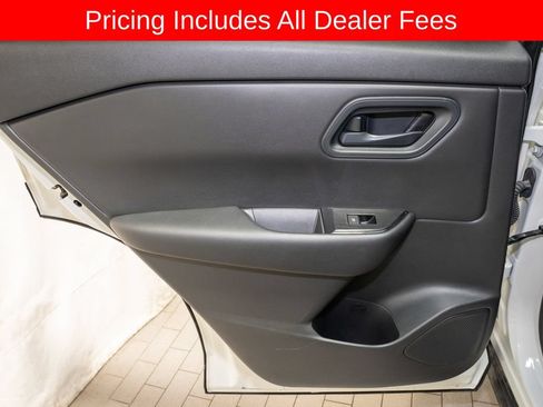 Used 2024 Nissan Rogue S FWD image 8