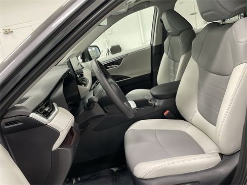 Used 2025 Toyota RAV4 Limited image 21